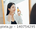 鏡越しのビューティーイメージ　 140754295