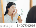 鏡越しのビューティーイメージ　 140754296