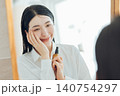 鏡越しのビューティーイメージ　 140754297