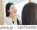 鏡越しのビューティーイメージ　 140754300