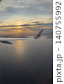 飛行機から見た夕焼け 140755992