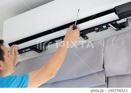 Electrician man repair and maintenance air conditioner Electrician man repair and maintenance air conditioner 140756521