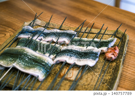 【#グルメ】串に刺したうなぎの仕込み 【#グルメ】串に刺したうなぎの仕込み 140757789