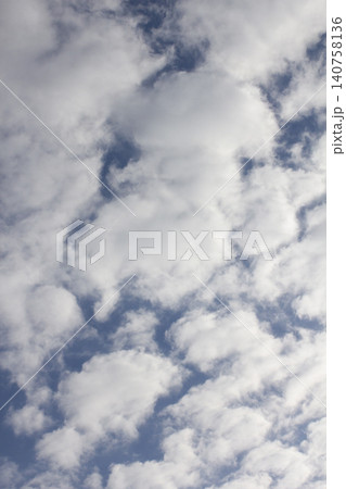 The sky is covered with fluffy clouds 140758136