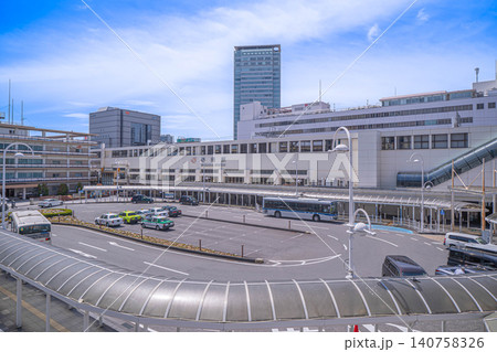 静岡駅南口の駅舎と駅前ロータリーの風景【静岡県静岡市葵区黒金町】 静岡駅南口の駅舎と駅前ロータリーの風景【静岡県静岡市葵区黒金町】 140758326