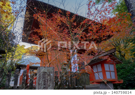 六殿神社の楼門と紅葉(熊本市) 六殿神社の楼門と紅葉(熊本市) 140759814