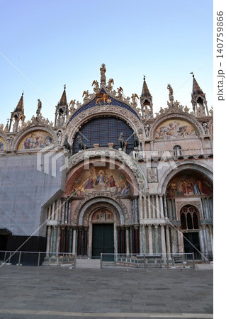 イタリア ヴェネツィア旧市街 早朝のサン・マルコ寺院 イタリア ヴェネツィア旧市街 早朝のサン・マルコ寺院 140759866