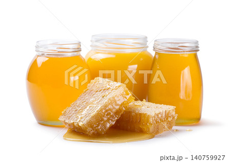 honey jar on white background 140759927