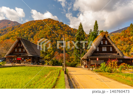 世界遺産 五箇山 菅沼 合掌造り集落 秋 世界遺産 五箇山 菅沼 合掌造り集落 秋 140760473