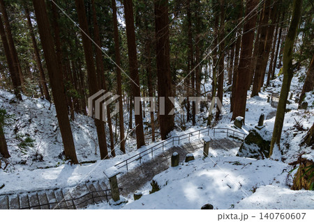 冬の山形県山形市 雪の立石寺(山寺) 参道 冬の山形県山形市 雪の立石寺(山寺) 参道 140760607