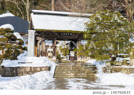 冬の山形県山形市 雪の立石寺(山寺) 山門 冬の山形県山形市 雪の立石寺(山寺) 山門 140760635