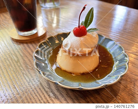 喫茶店の昭和レトロなプリン 140761276