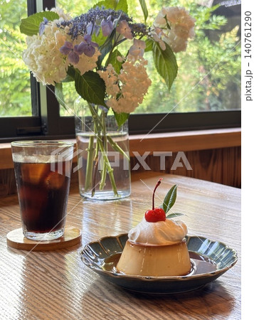 喫茶店の昭和レトロなプリン 140761290