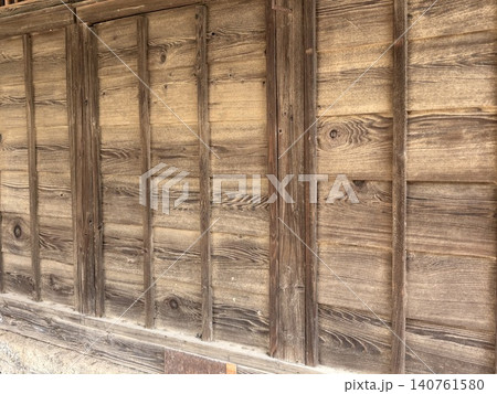 古い木造の建物の壁 古い木造の建物の壁 140761580