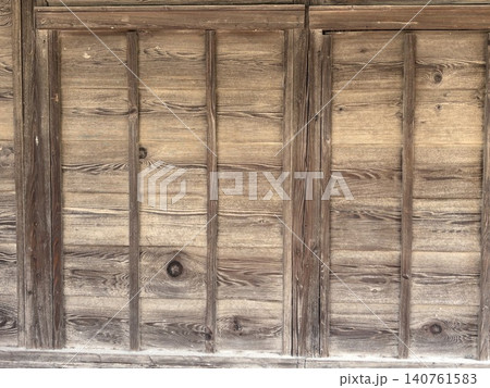 古い木造の建物の壁 古い木造の建物の壁 140761583