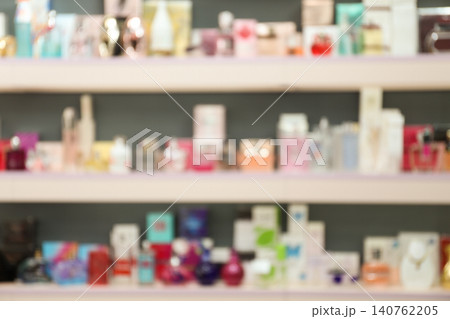 Blurred view of shelves with perfume bottles in shop 140762205
