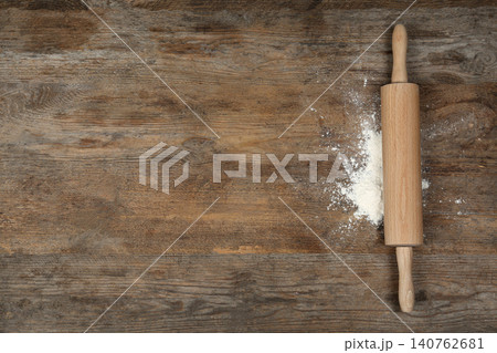 Flour and rolling pin on wooden table, flat lay 140762681