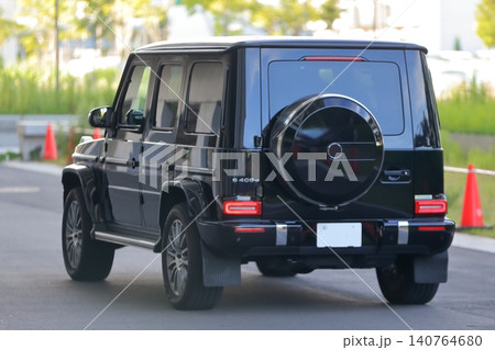 走行中の黒いドイツ製SUV車両 走行中の黒いドイツ製SUV車両 140764680
