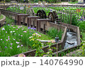 菖蒲の花と水車のある風景 140764990
