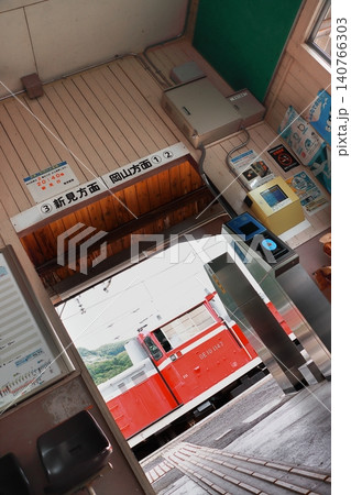 ノスタルジックな雰囲気が漂うJR石蟹駅に停車中のDE10形ディーゼル機関車_2026/6/18撮影 ノスタルジックな雰囲気が漂うJR石蟹駅に停車中のDE10形ディーゼル機関車_2026/6/18撮影 140766303