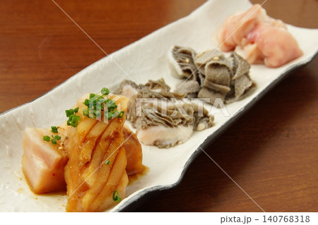 ホルモン盛合せ 140768318