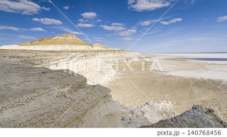 カザフスタン・トゥズバイル塩湖の白亜の断崖 / Sol Tuzbair, Kazakhstan カザフスタン・トゥズバイル塩湖の白亜の断崖 / Sol Tuzbair, Kazakhstan 140768456