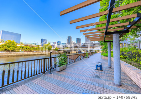 東京 港区港南の都市風景 高浜運河遊歩道 東京 港区港南の都市風景 高浜運河遊歩道 140768845