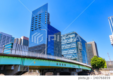 東京 港区港南の都市風景 高浜運河にかかる新港南橋 東京 港区港南の都市風景 高浜運河にかかる新港南橋 140768859
