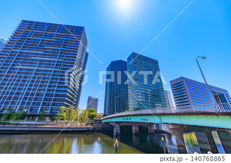 東京 港区港南の都市風景 高浜運河にかかる新港南橋 東京 港区港南の都市風景 高浜運河にかかる新港南橋 140768865