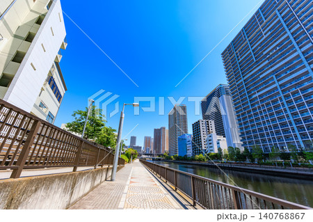 東京 港区港南の都市風景 高浜運河遊歩道 東京 港区港南の都市風景 高浜運河遊歩道 140768867