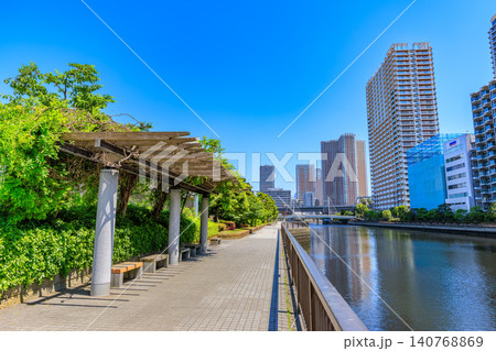 東京 港区港南の都市風景 高浜運河遊歩道 東京 港区港南の都市風景 高浜運河遊歩道 140768869
