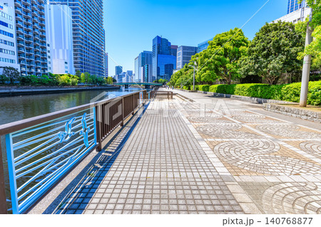 東京　港区港南の都市風景　高浜運河遊歩道 140768877
