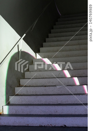 円形入口のモダン建築階段 円形入口のモダン建築階段 140769989