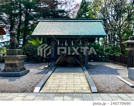 白石神社 手水舎 札幌市白石区 新緑 140770690