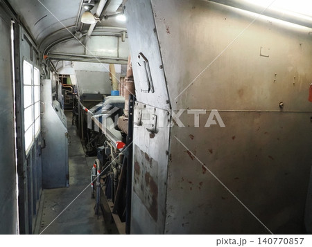 サルファイド・ストリート鉄道歴史博物館の金属通路車内—無骨な構造が語る産業的な質感 140770857