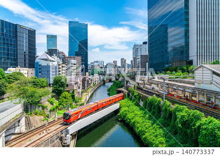 【東京都】聖橋から見た神田川と御茶ノ水の街並み 【東京都】聖橋から見た神田川と御茶ノ水の街並み 140773337