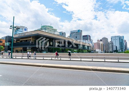 【東京都】改修して綺麗に整備された御茶ノ水駅 140773340