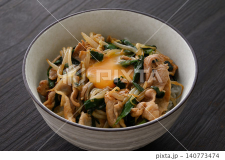 スタミナ丼 豚ニラ丼 スタミナ丼 豚ニラ丼 140773474