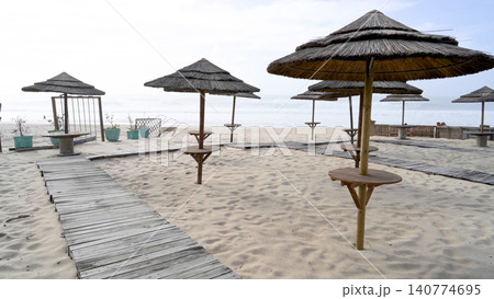 The sea rises to the seafront of Furadouro in Ovar 140774695