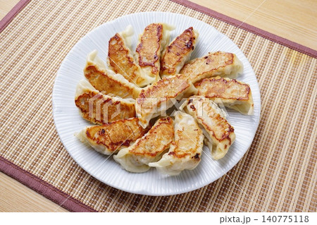 焼き餃子 140775118