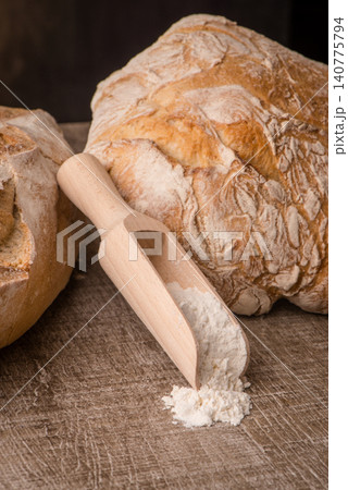 Rustic bread and wheat 140775794