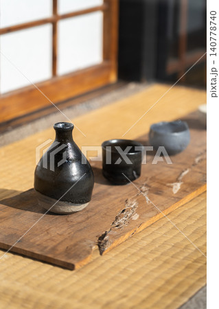 京都伝統工芸 陶器の徳利とぐい吞み(京都東山 茶わん坂) 京都伝統工芸 陶器の徳利とぐい吞み(京都東山 茶わん坂) 140778740