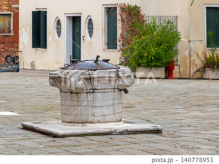 Water well in Venice Water well in Venice 140778951