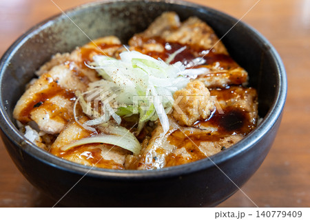 おいしい北海道の豚丼 140779409