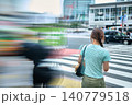 急ぎ足の通行人 急ぎ足の通行人 140779518