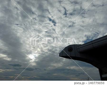 雲の多い空 雲の多い空 140779850