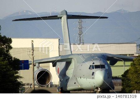 駐機中の川崎 C-2飛行機 駐機中の川崎 C-2飛行機 140781319