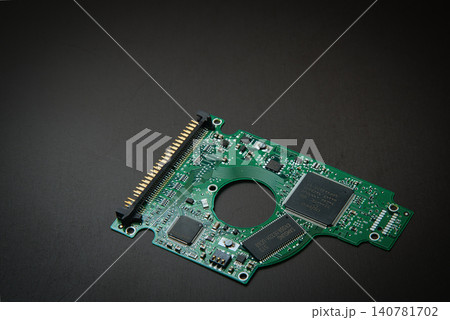 パソコンの中に装着されている電子部品 パソコンの中に装着されている電子部品 140781702