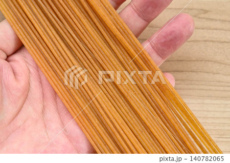 健康的な全粒粉パスタ 健康的な全粒粉パスタ 140782065