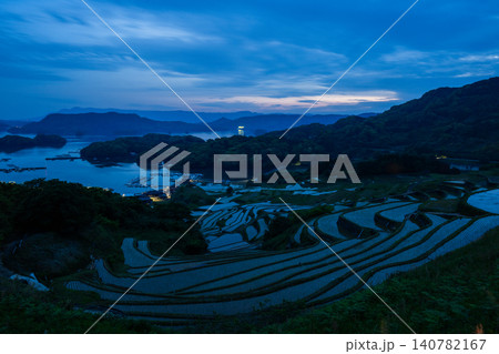 玄海灘を望む大浦棚田の夜景 玄海灘を望む大浦棚田の夜景 140782167